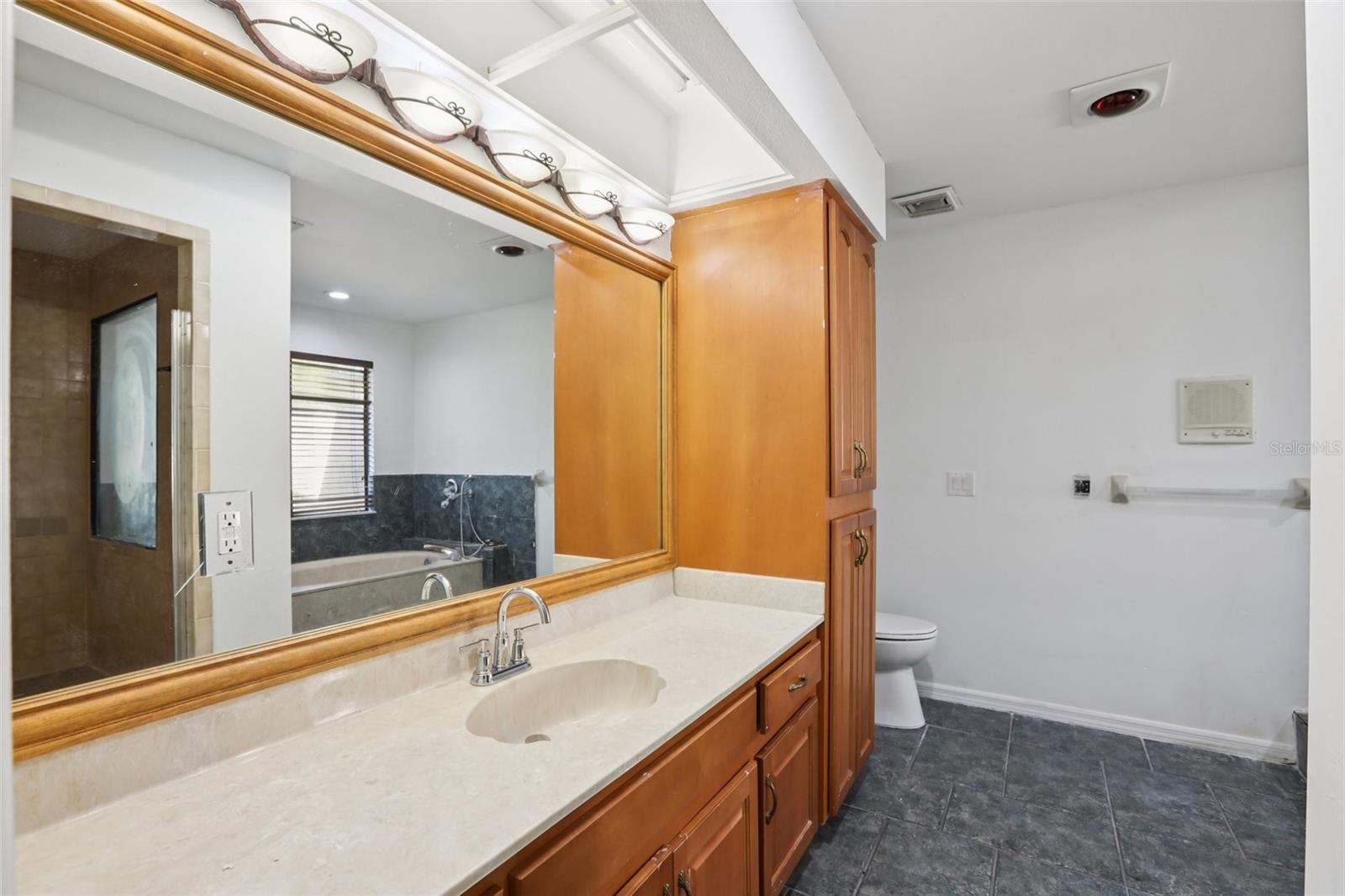 Image 23 of 90 For 17922 Clear Lake Drive