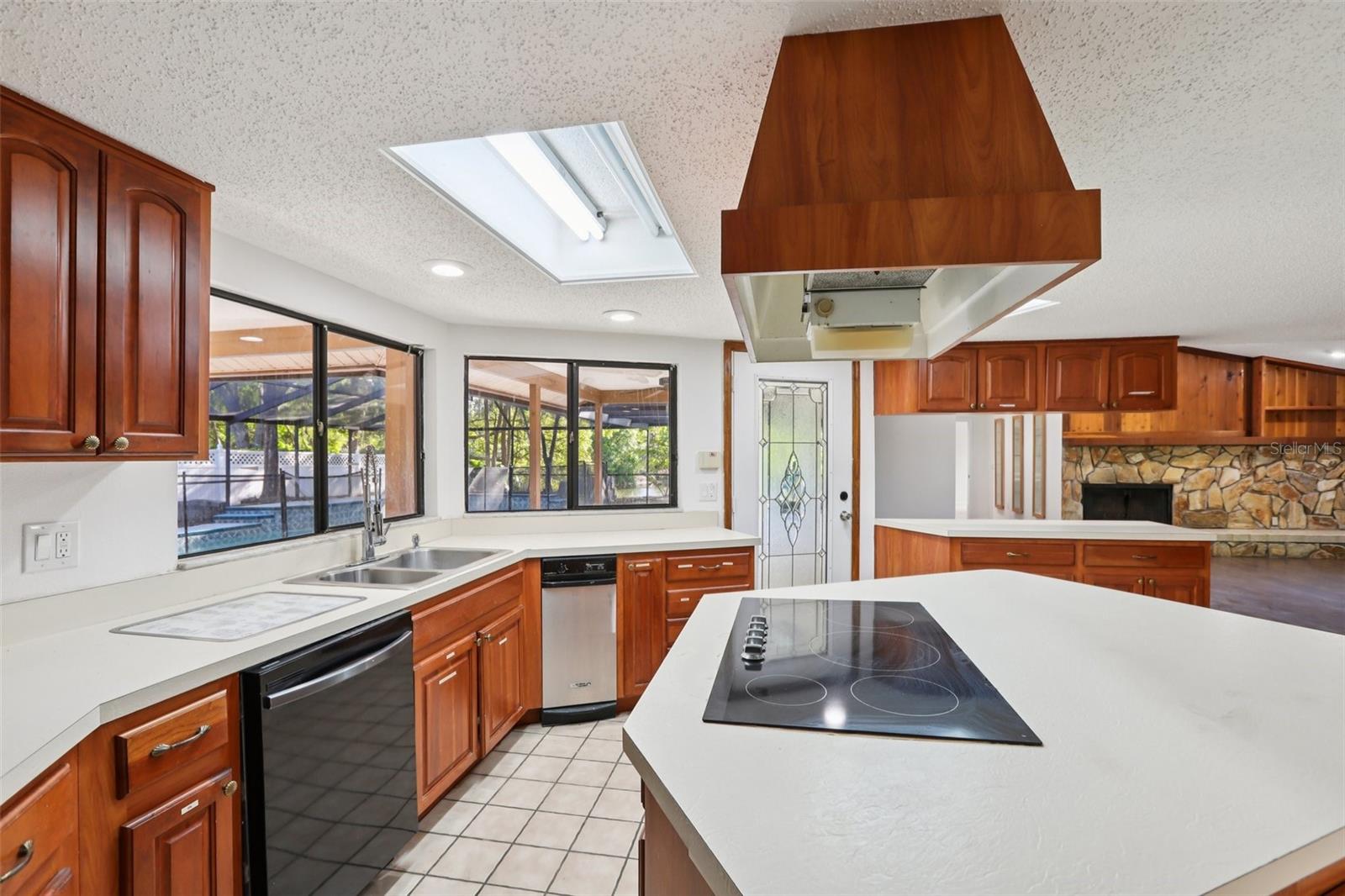 Image 29 of 90 For 17922 Clear Lake Drive