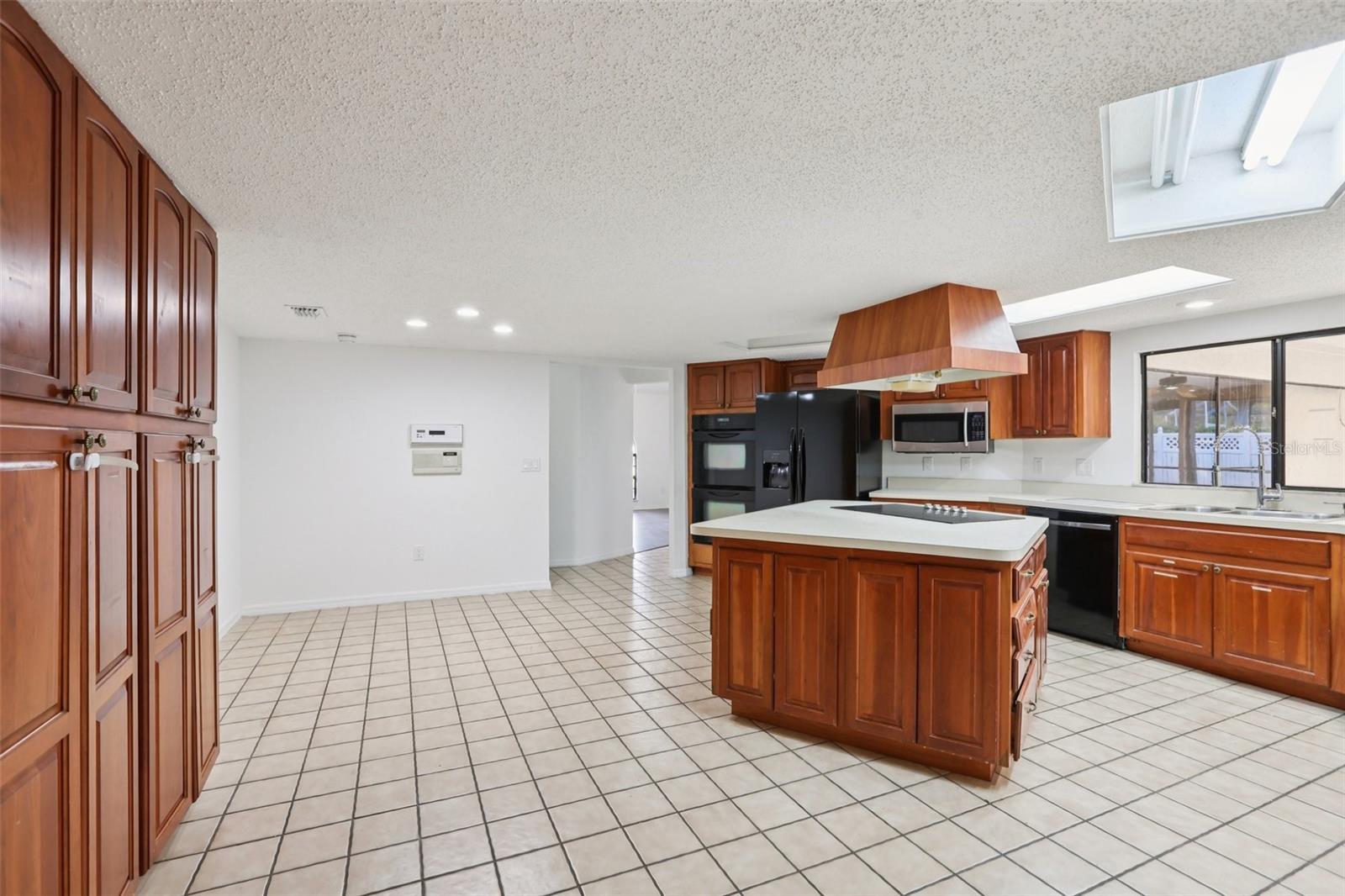 Image 33 of 90 For 17922 Clear Lake Drive