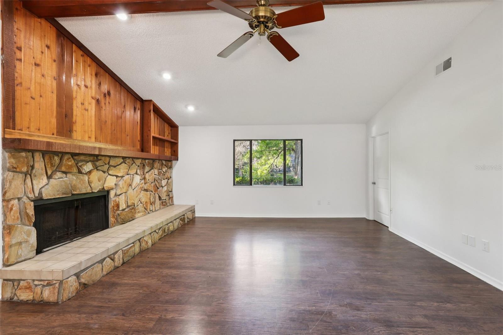 Image 35 of 90 For 17922 Clear Lake Drive