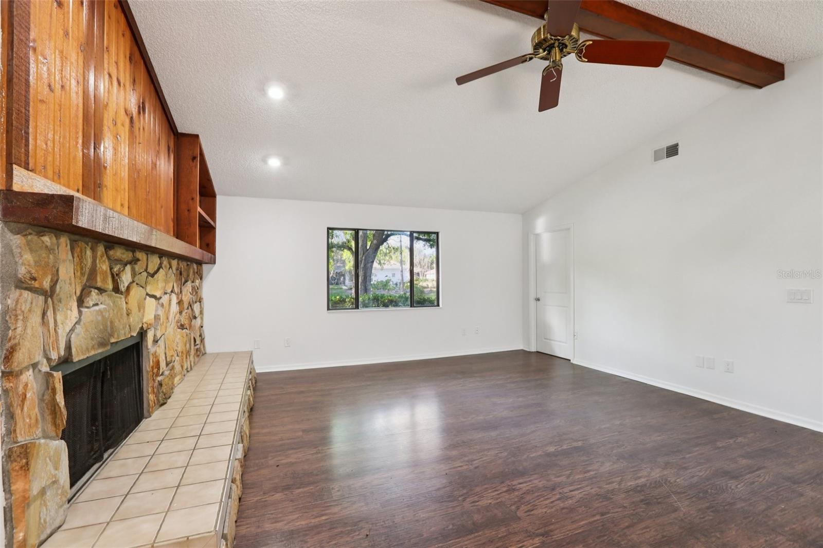 Image 36 of 90 For 17922 Clear Lake Drive