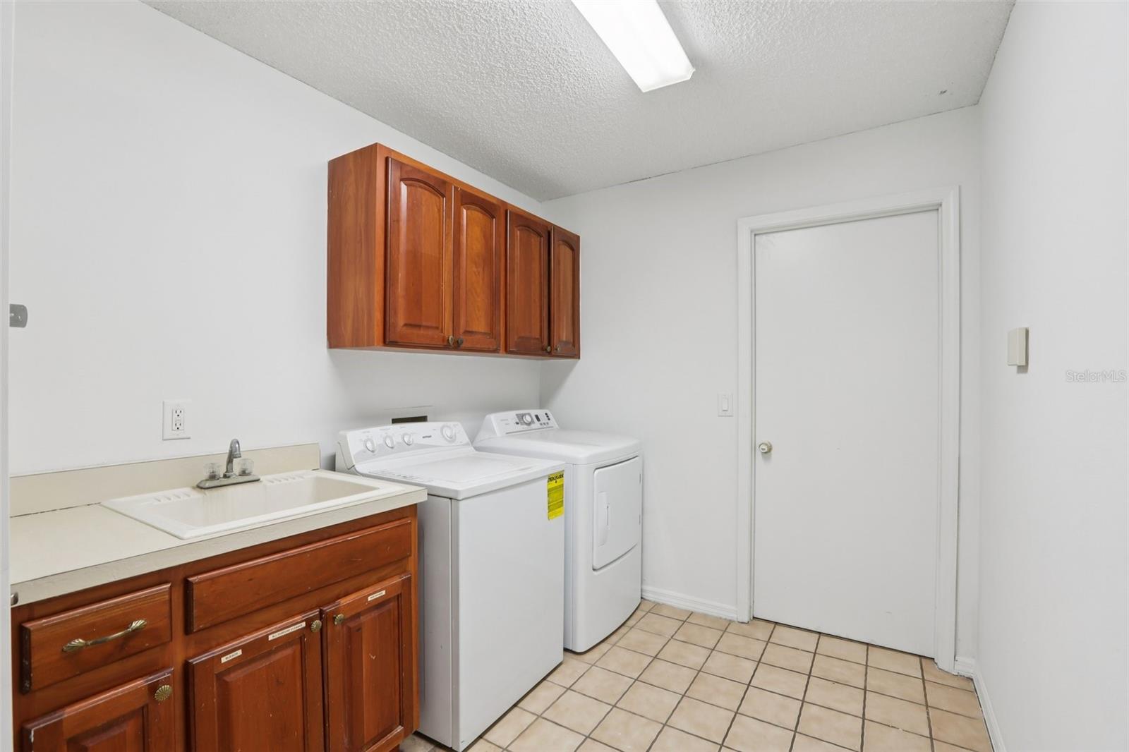 Image 41 of 90 For 17922 Clear Lake Drive