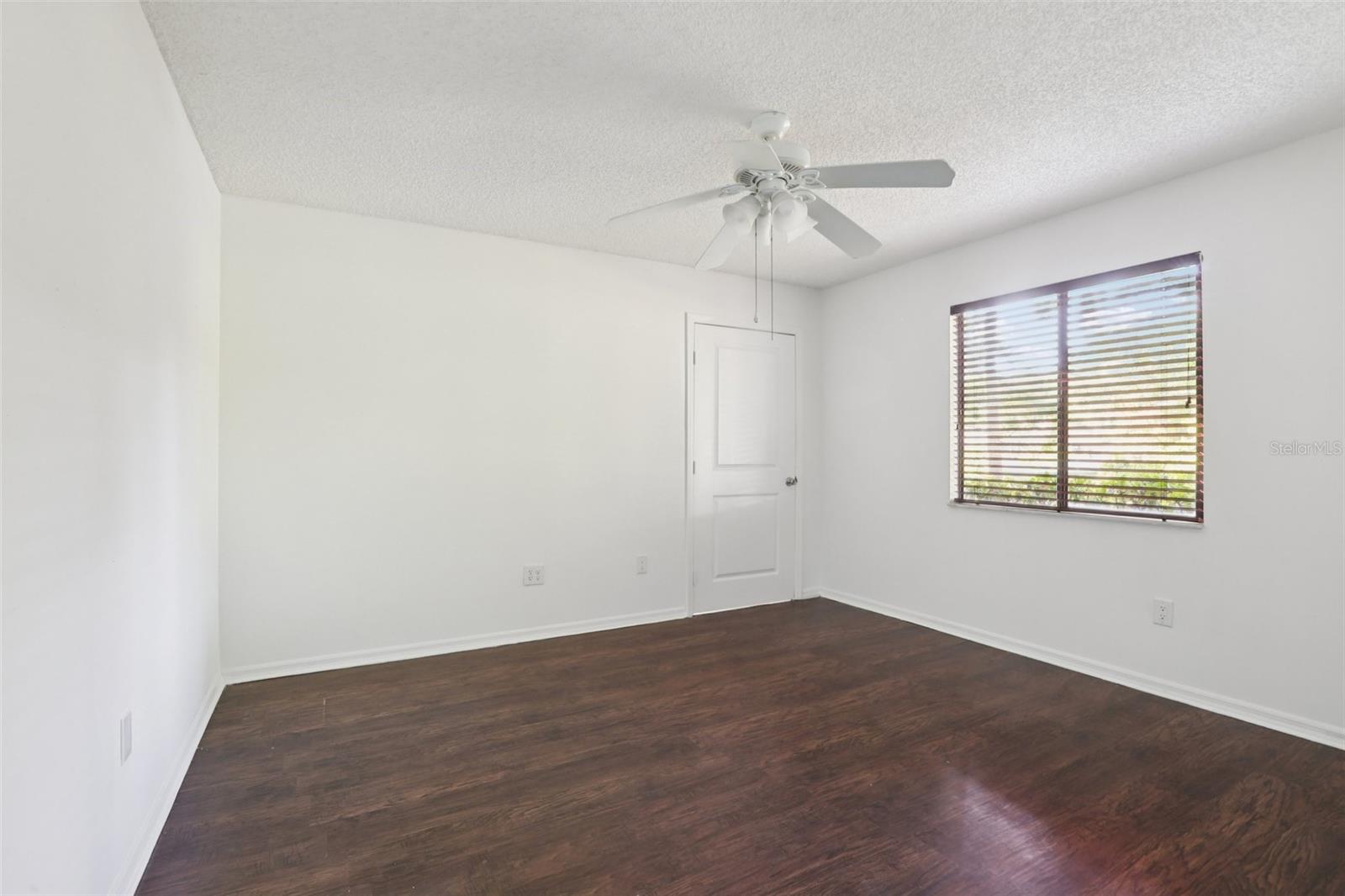 Image 47 of 90 For 17922 Clear Lake Drive