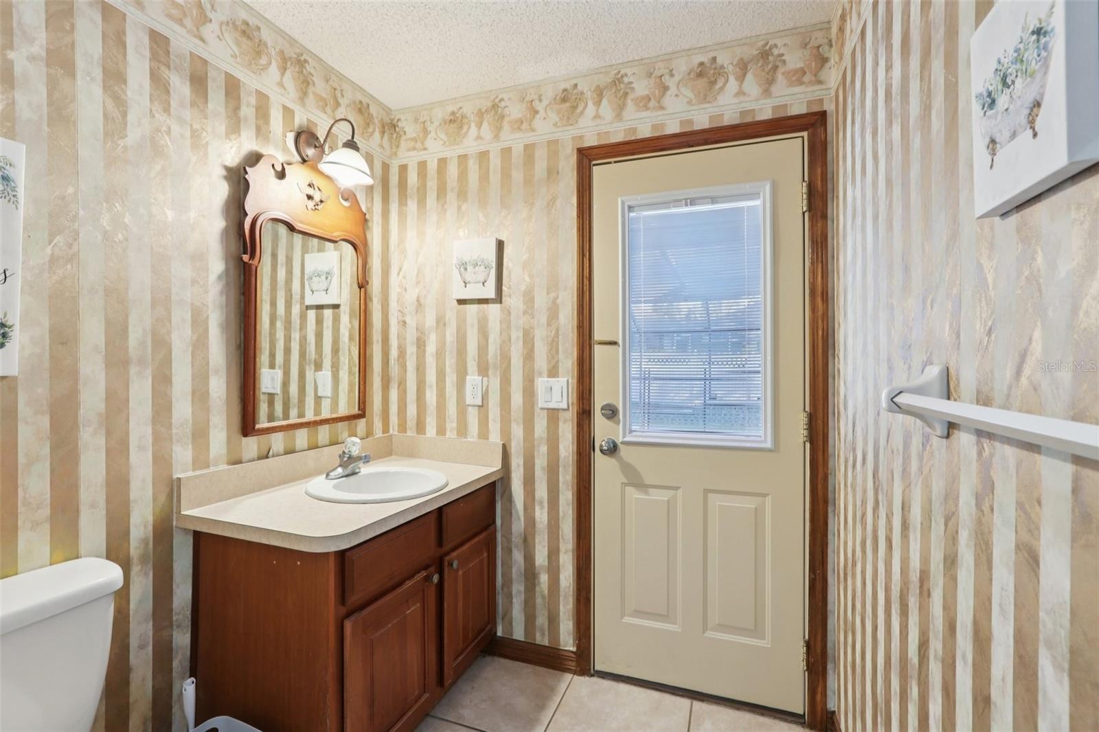 Image 49 of 90 For 17922 Clear Lake Drive