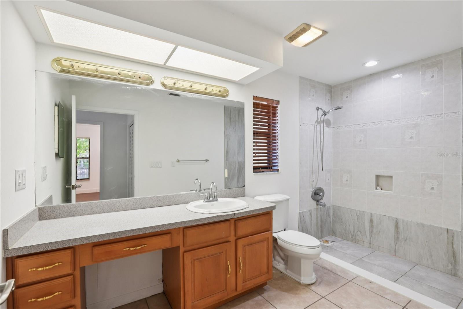 Image 58 of 90 For 17922 Clear Lake Drive