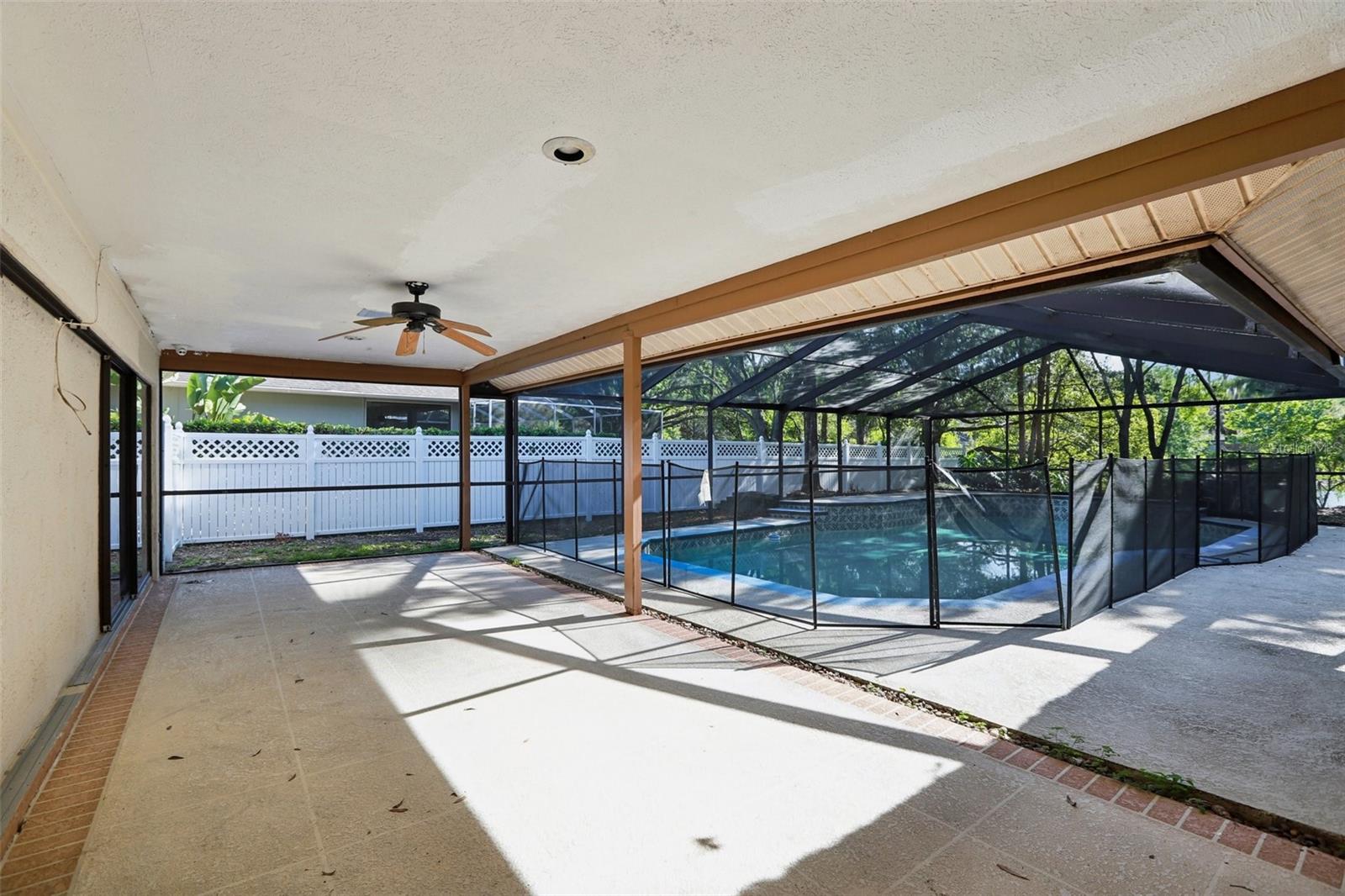 Image 62 of 90 For 17922 Clear Lake Drive