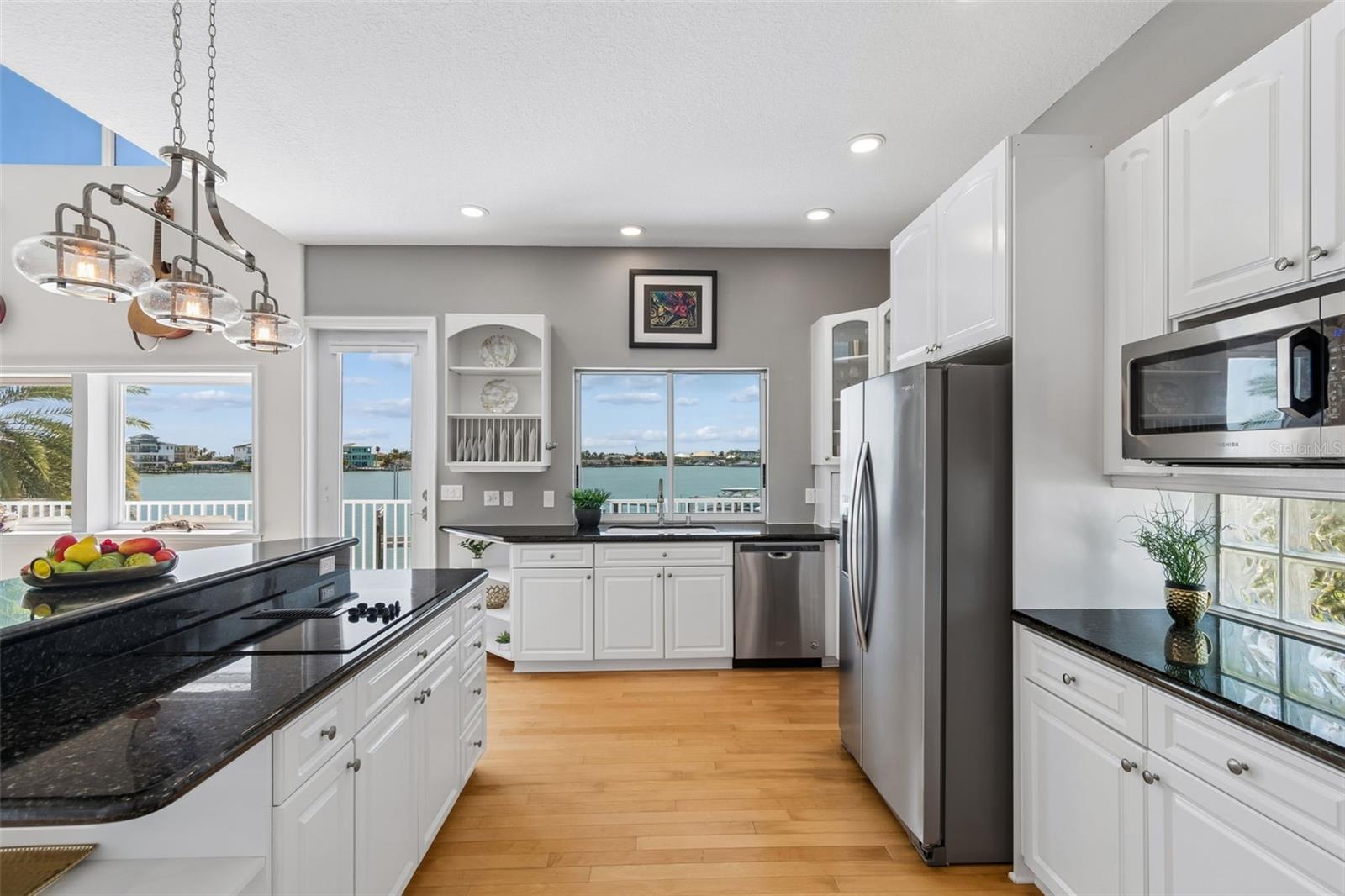 Image 25 of 93 For 874 Bay Point Drive