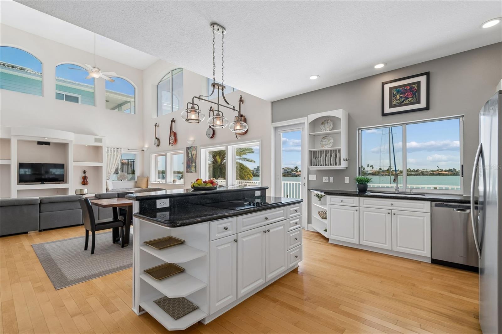 Image 26 of 93 For 874 Bay Point Drive