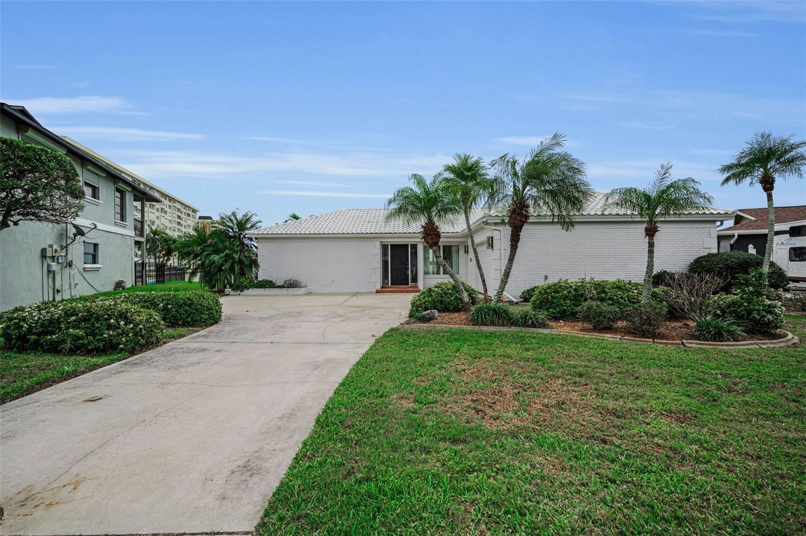 Listing photo id 11 for 11566 47th Avenue N