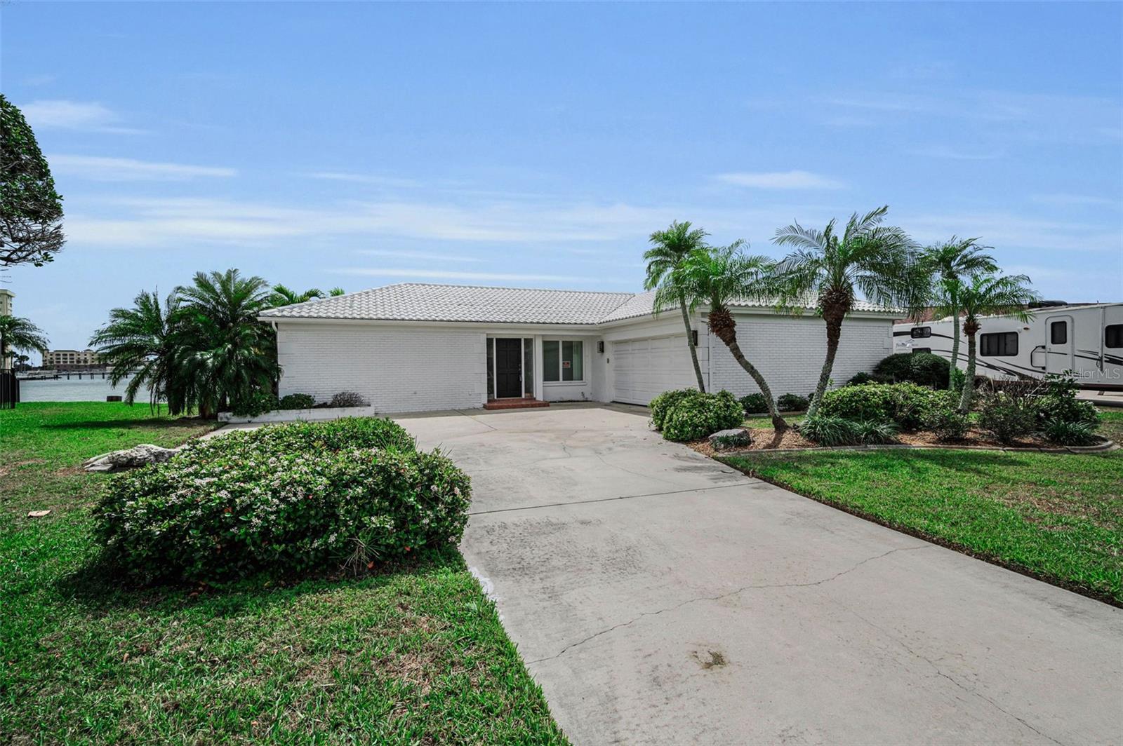 Listing photo id 13 for 11566 47th Avenue N