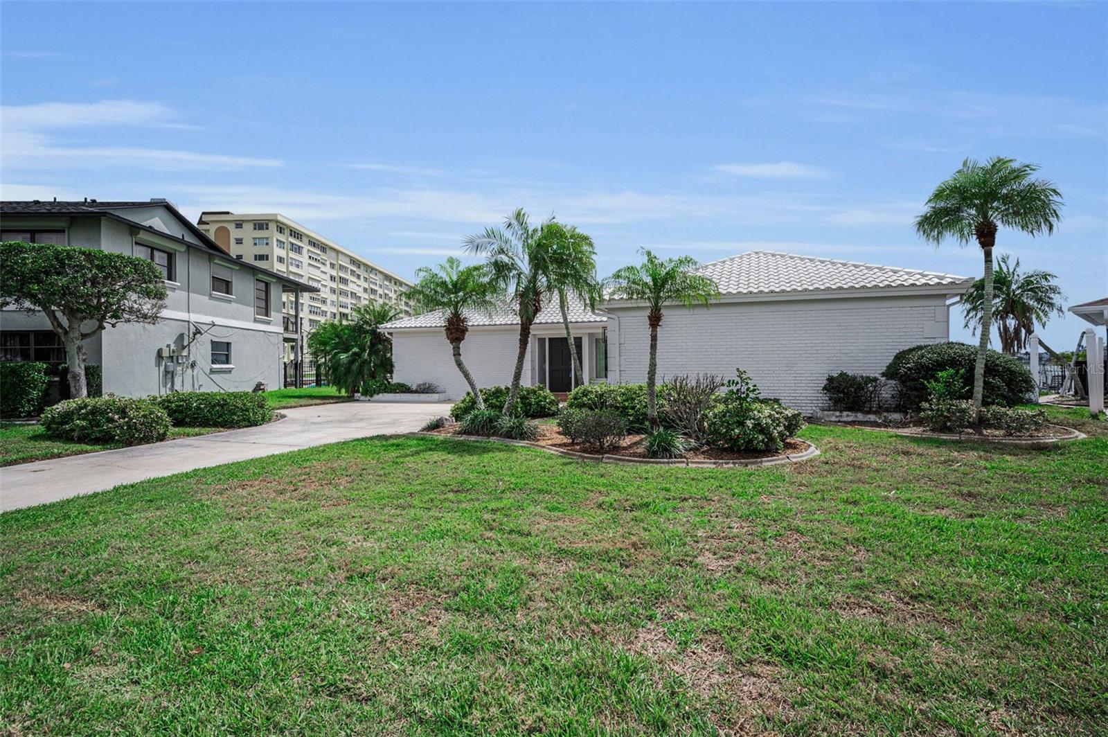 Listing photo id 14 for 11566 47th Avenue N