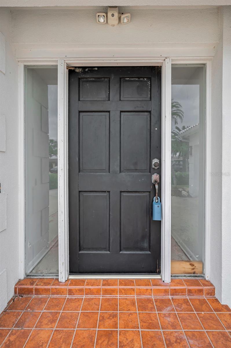 Listing photo id 17 for 11566 47th Avenue N