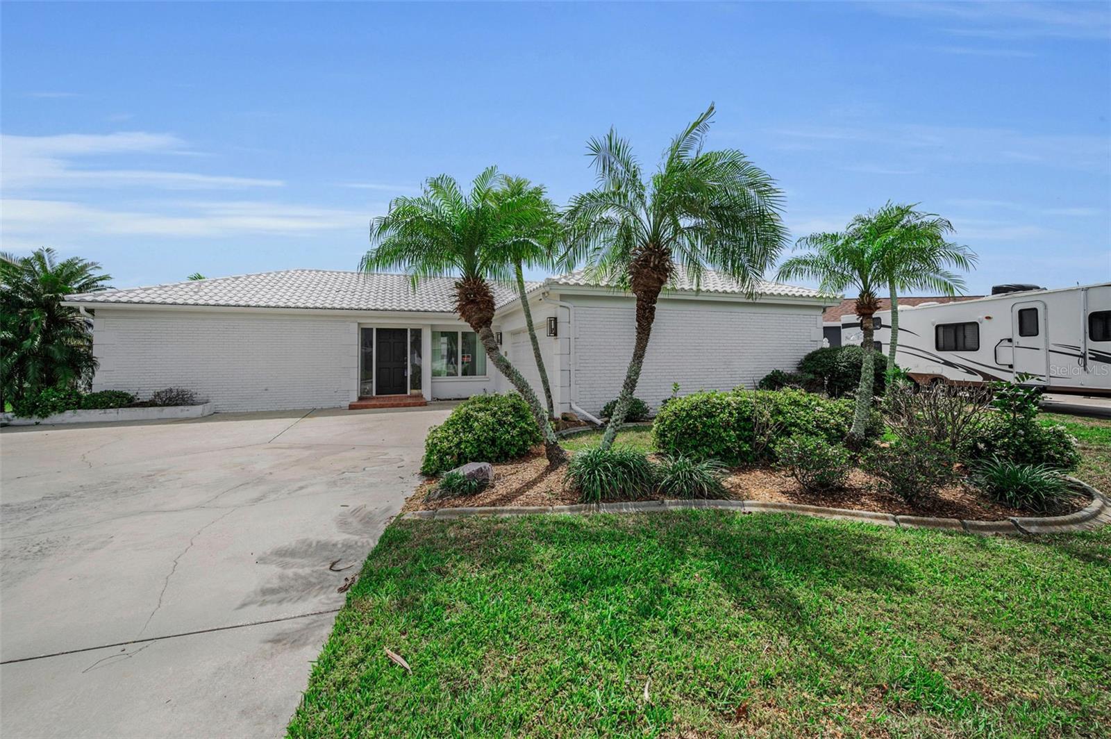 Listing photo id 0 for 11566 47th Avenue N