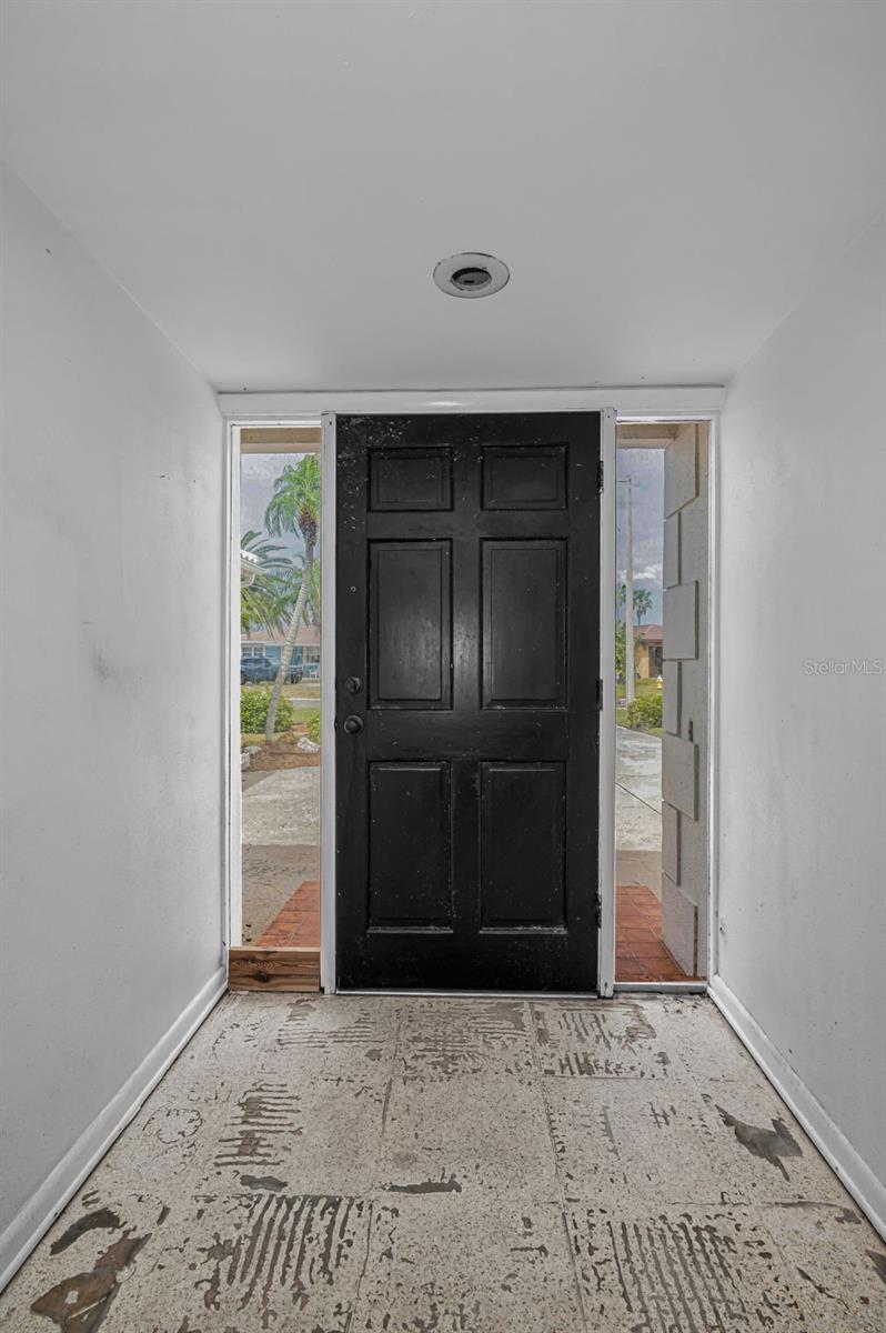 Listing photo id 18 for 11566 47th Avenue N