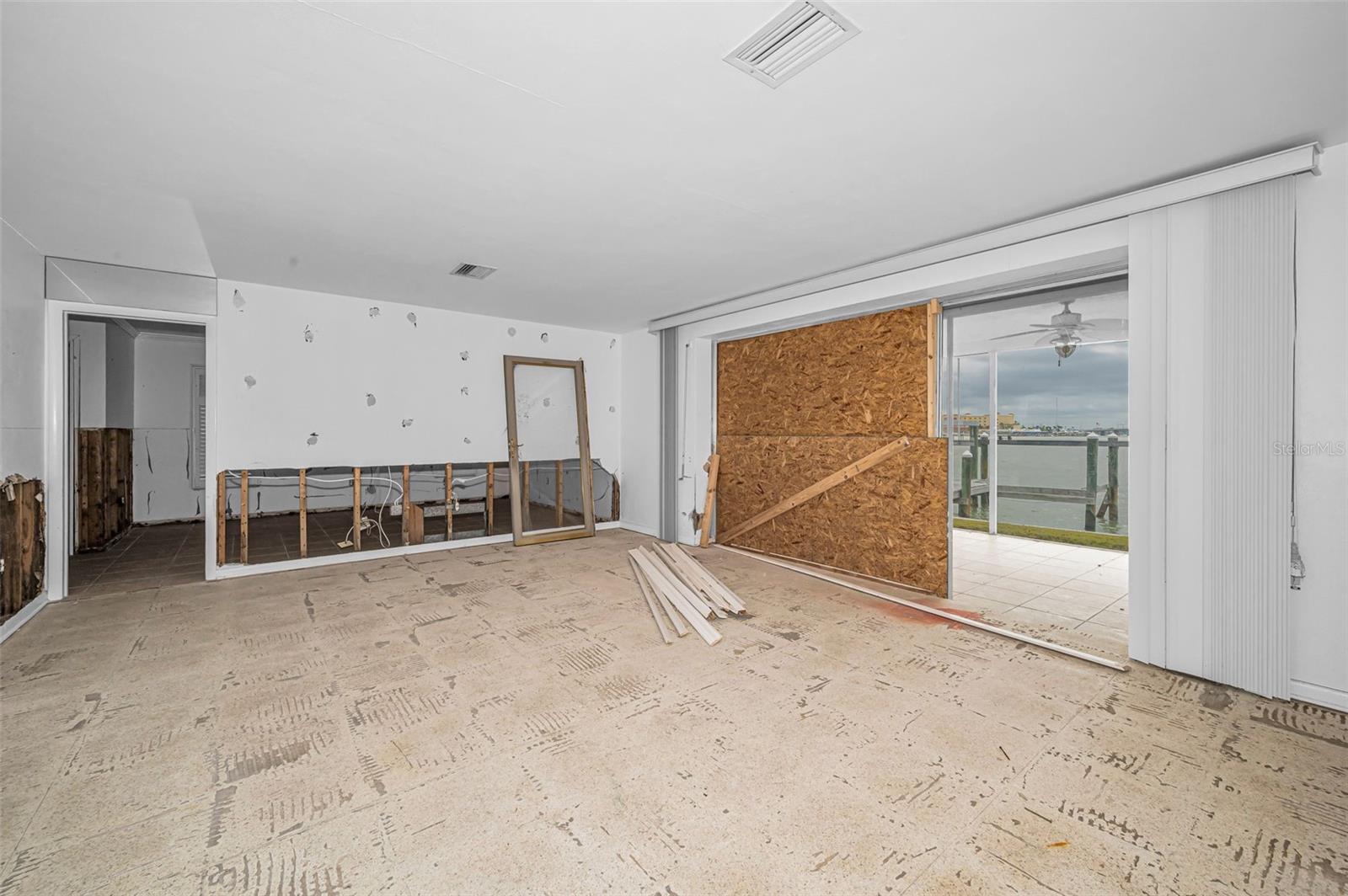 Listing photo id 19 for 11566 47th Avenue N