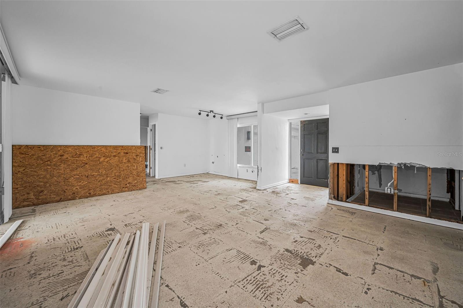 Listing photo id 21 for 11566 47th Avenue N