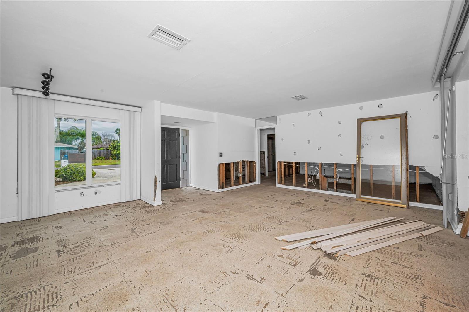 Listing photo id 22 for 11566 47th Avenue N