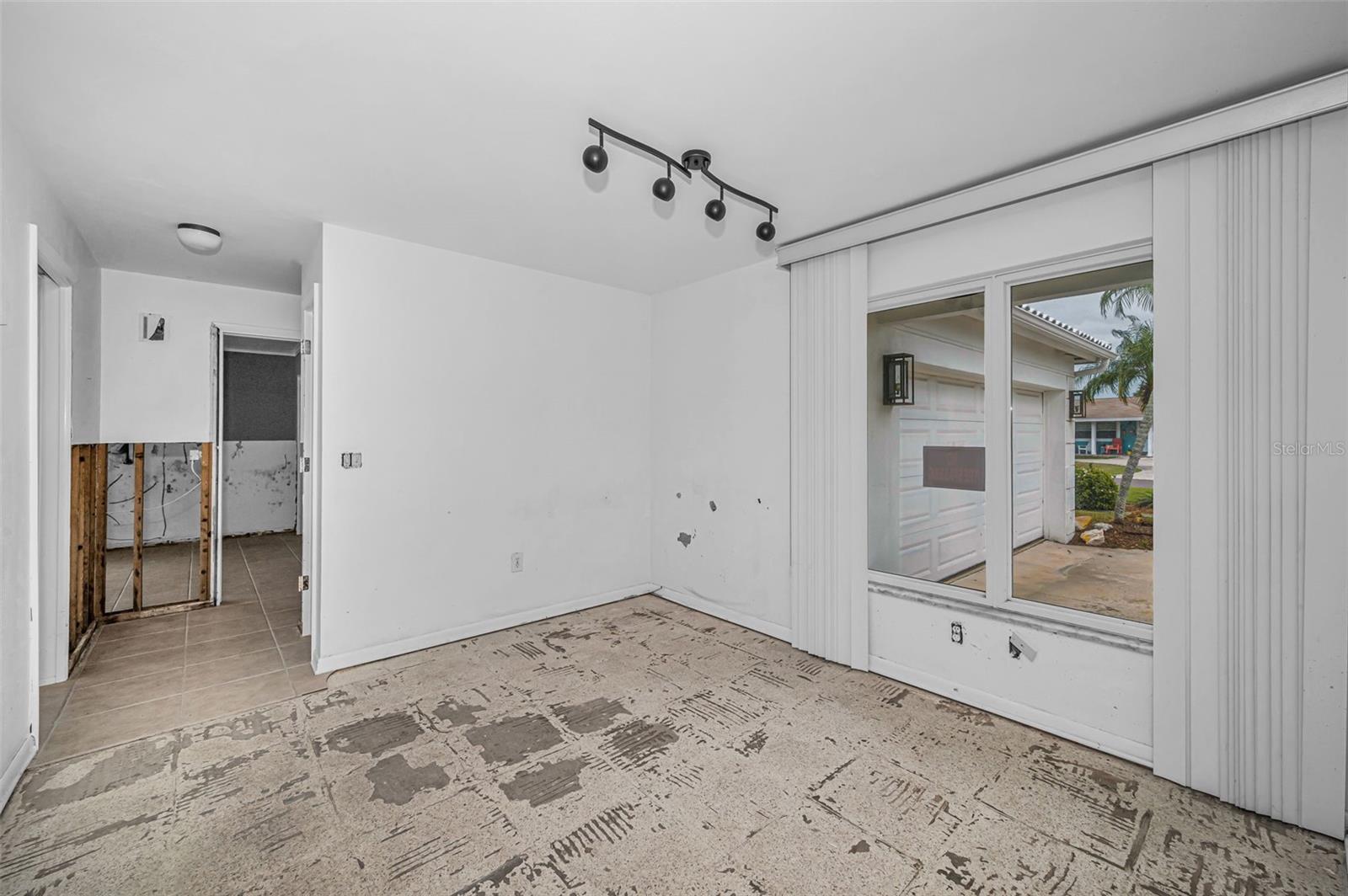 Listing photo id 23 for 11566 47th Avenue N