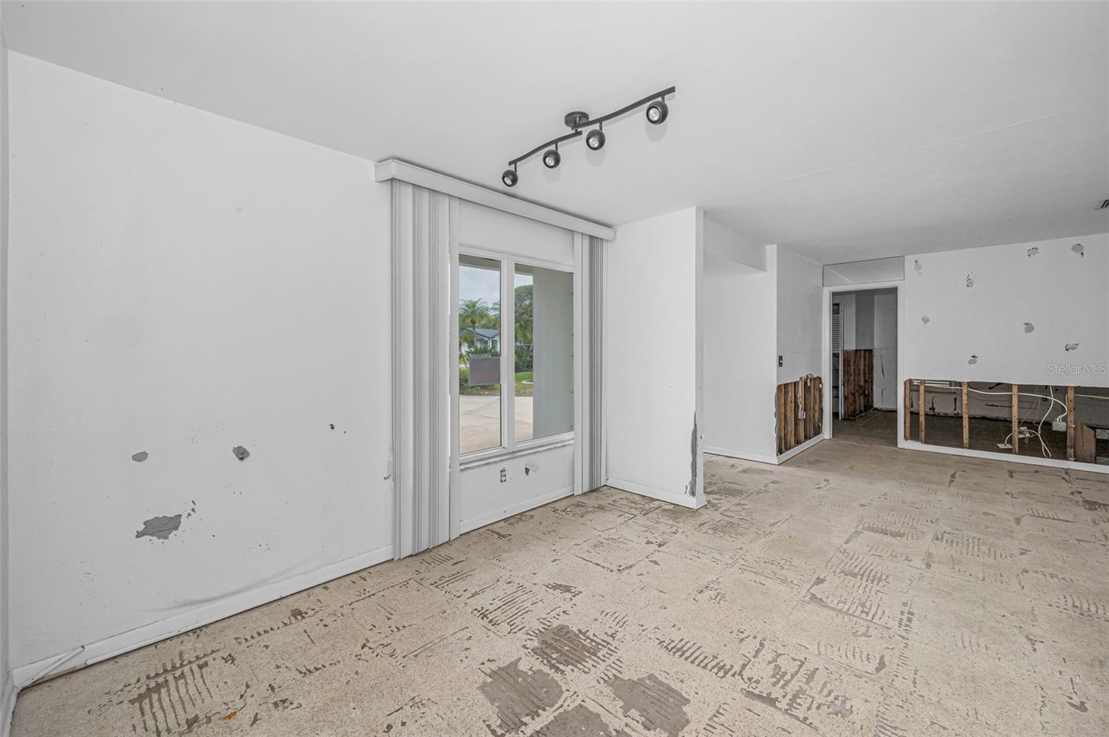 Listing photo id 24 for 11566 47th Avenue N