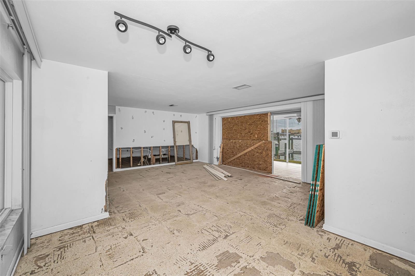 Listing photo id 25 for 11566 47th Avenue N