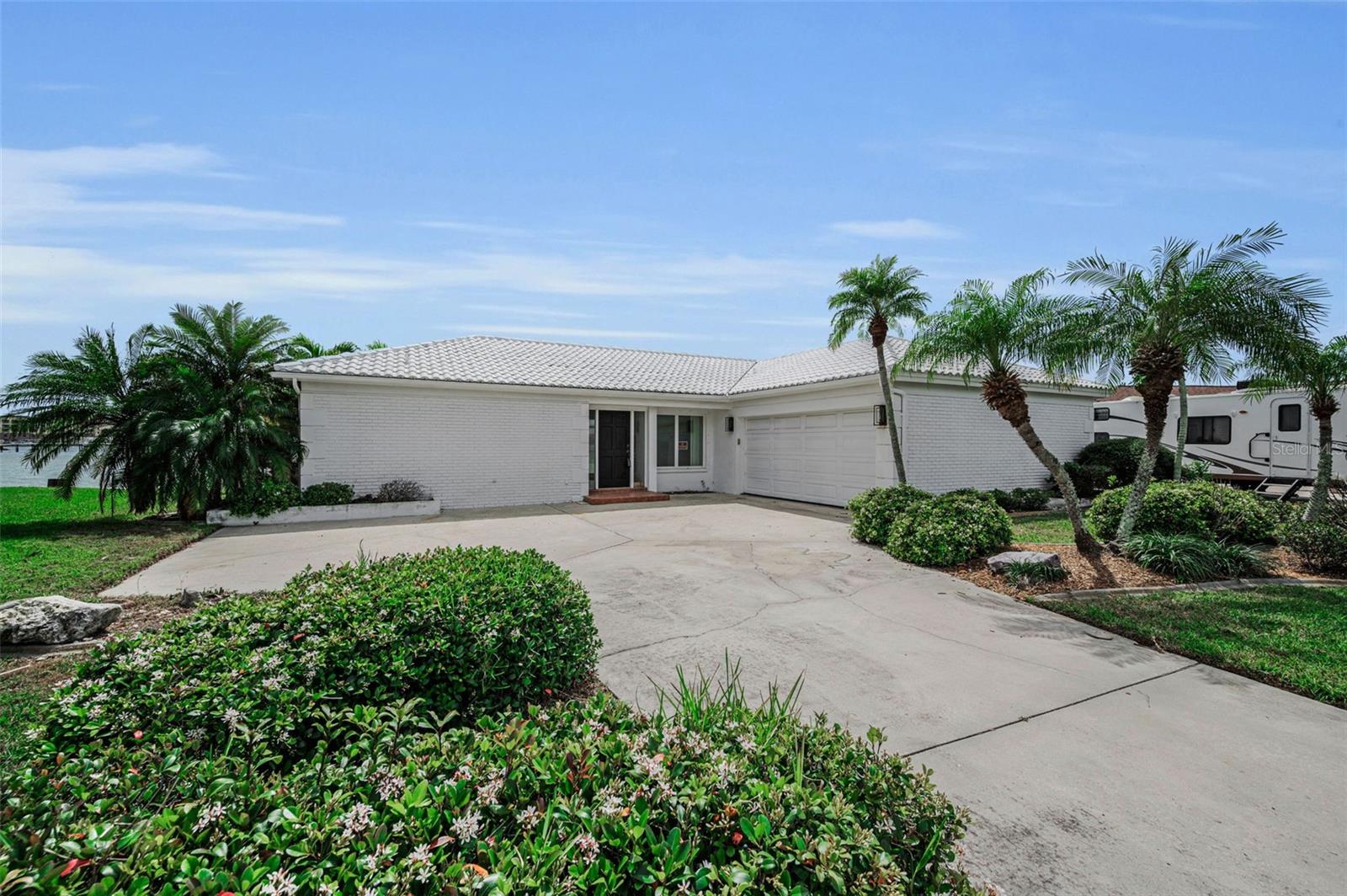 Listing photo id 1 for 11566 47th Avenue N