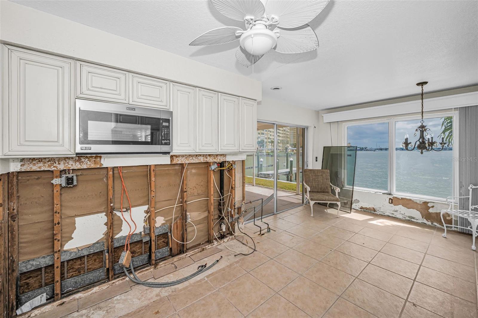 Listing photo id 29 for 11566 47th Avenue N