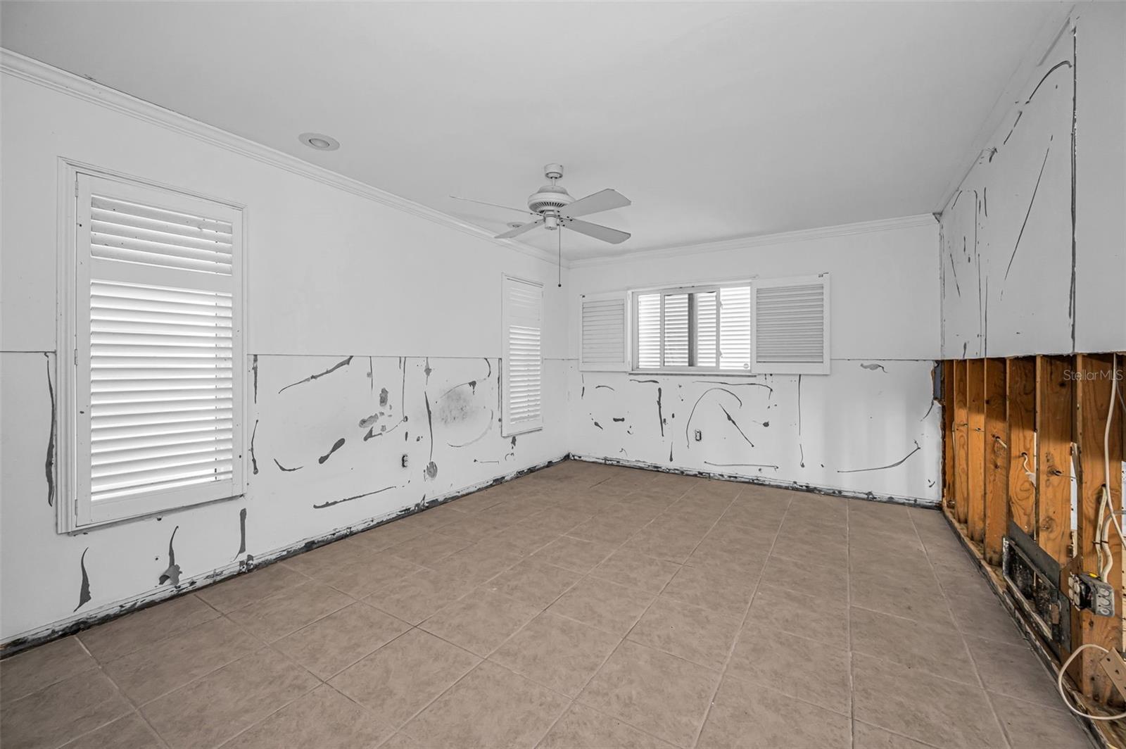 Listing photo id 30 for 11566 47th Avenue N