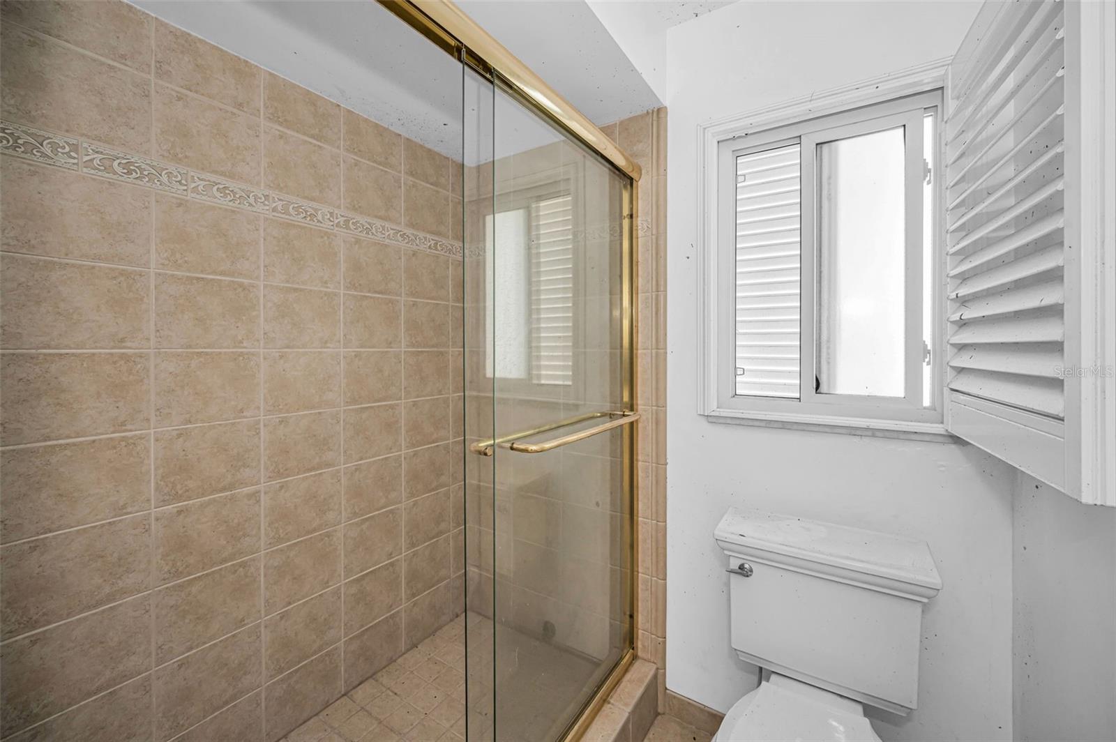 Listing photo id 33 for 11566 47th Avenue N