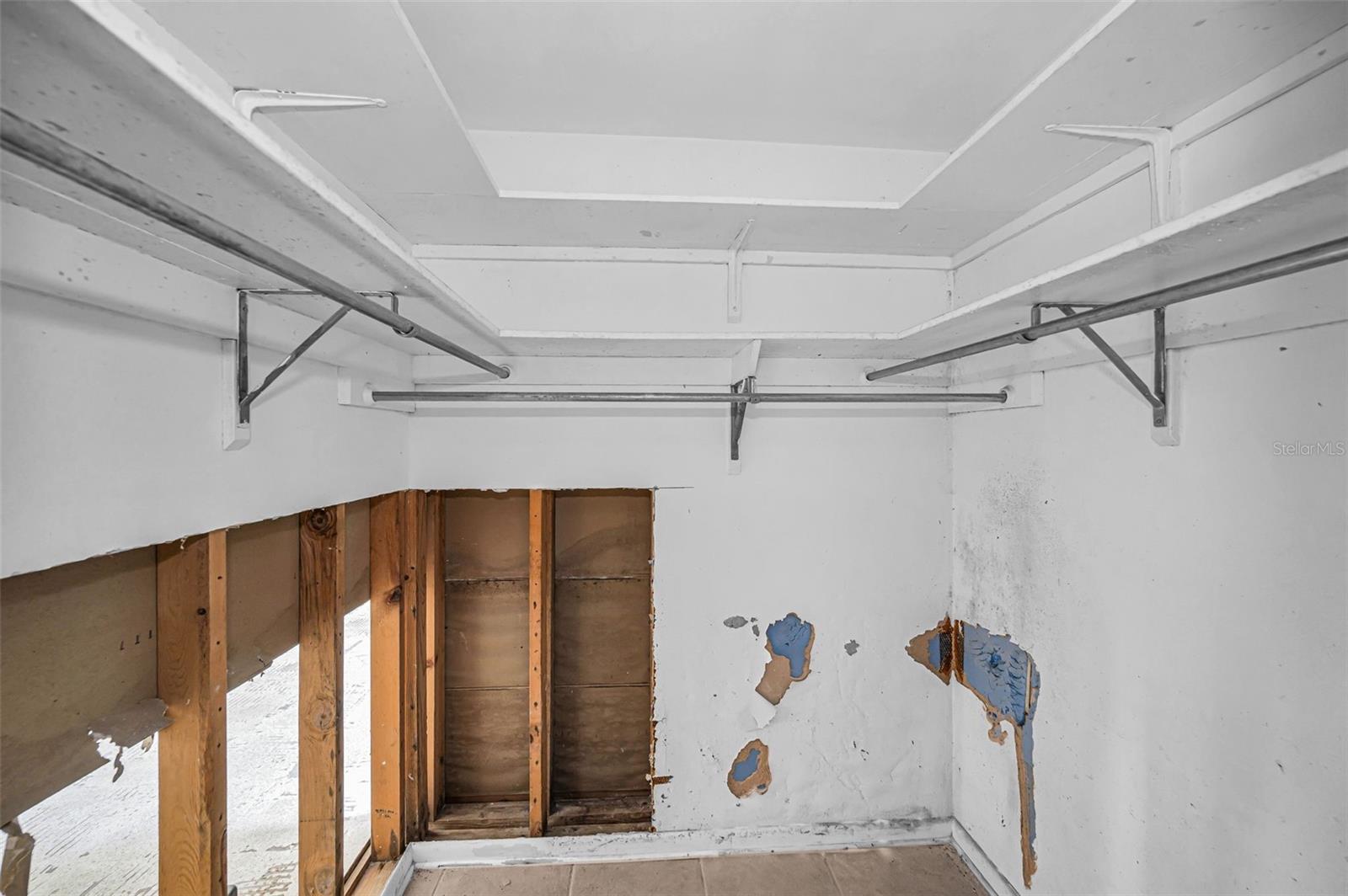 Listing photo id 34 for 11566 47th Avenue N