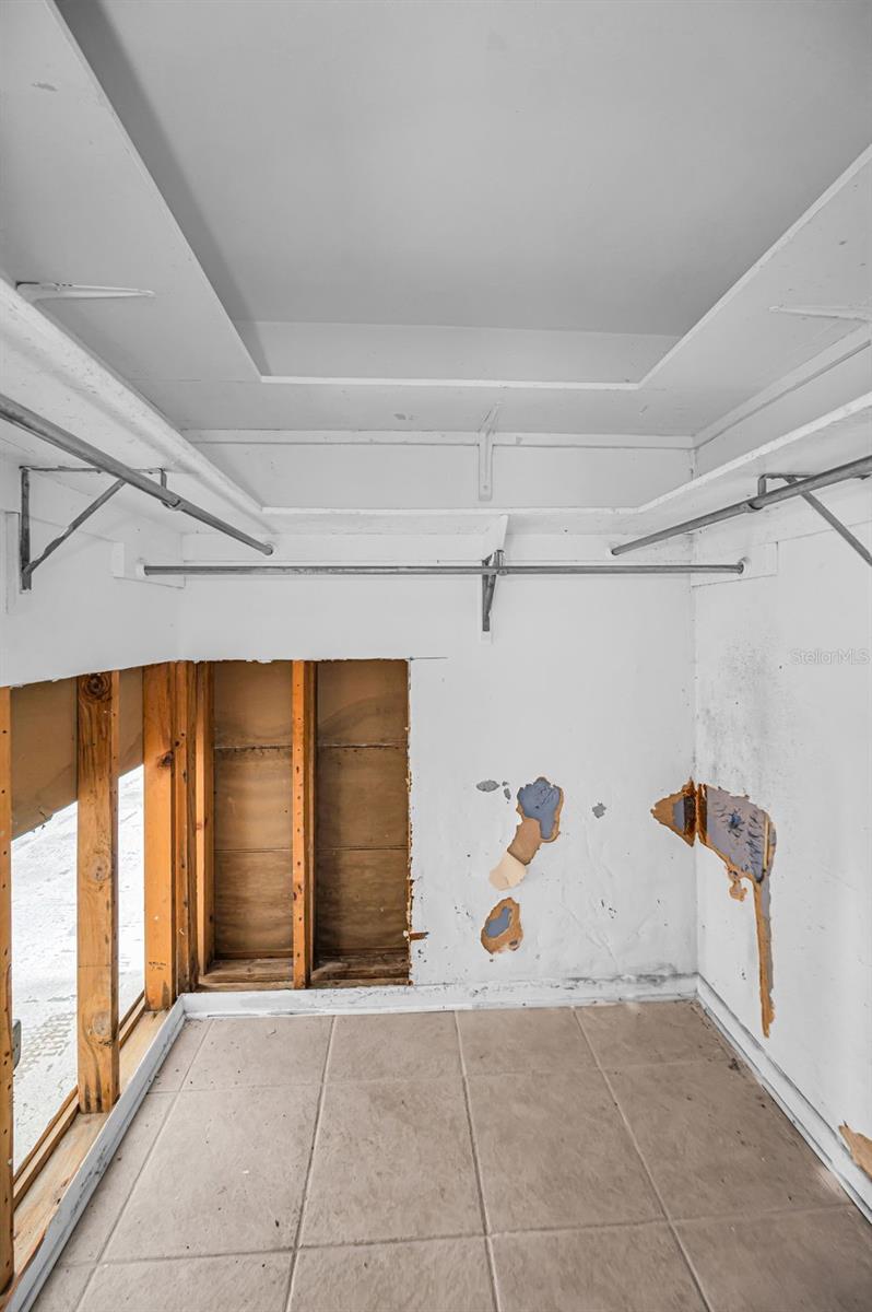 Listing photo id 35 for 11566 47th Avenue N