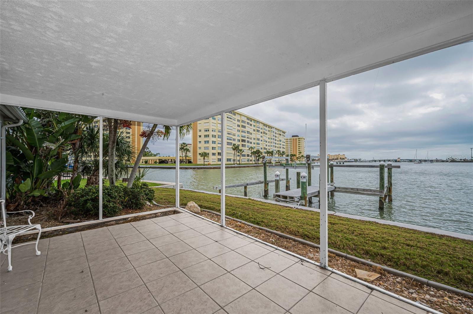 Listing photo id 43 for 11566 47th Avenue N