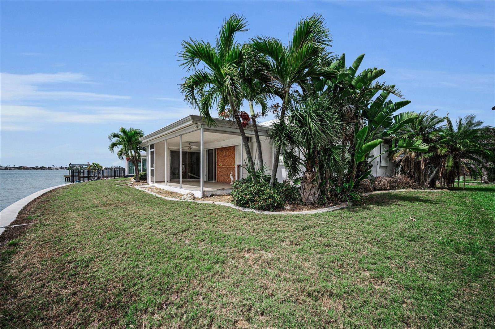 Listing photo id 44 for 11566 47th Avenue N