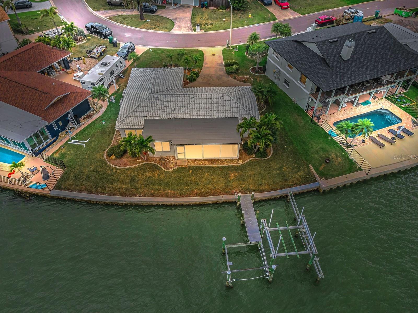 Listing photo id 3 for 11566 47th Avenue N