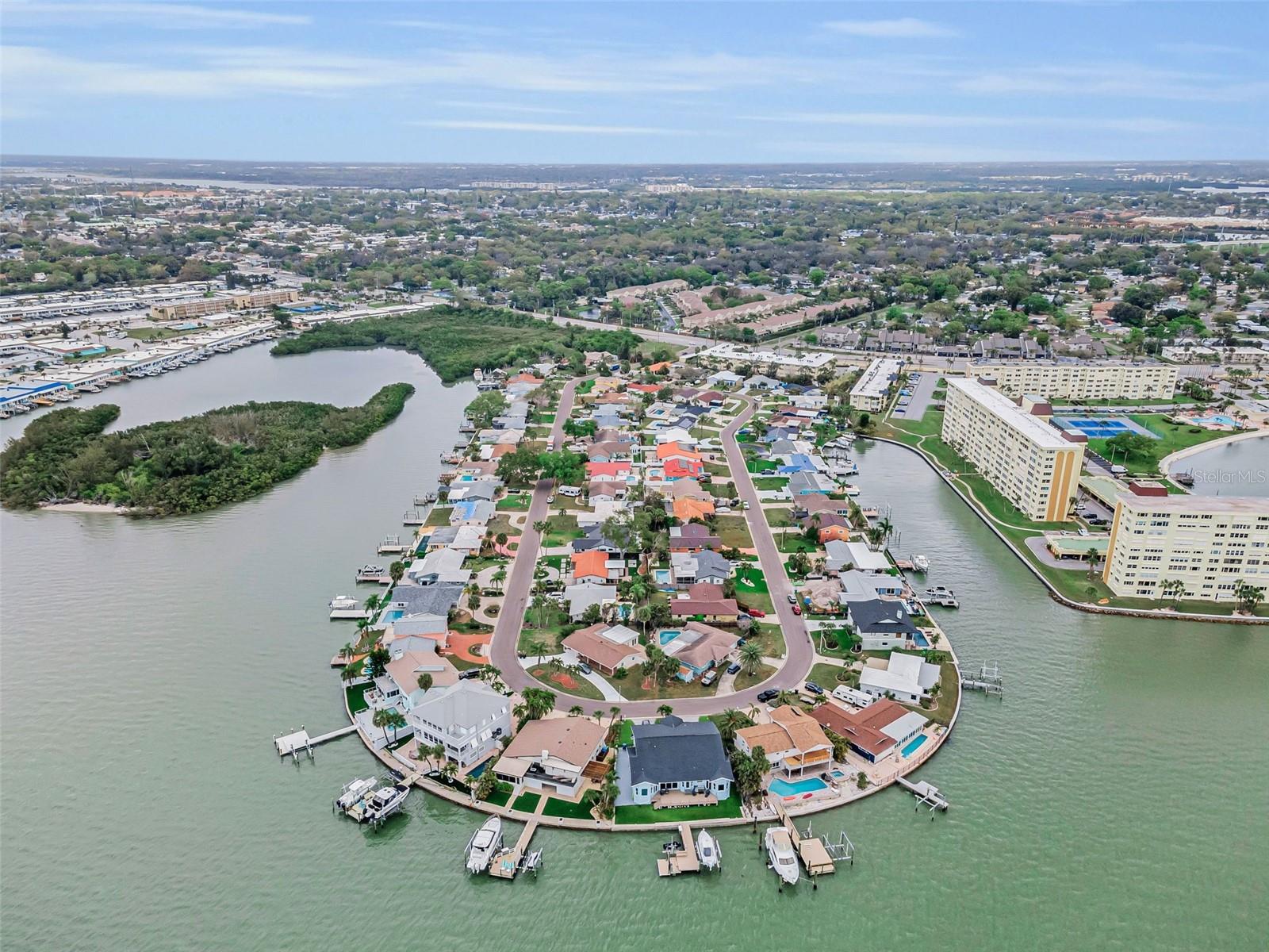 Listing photo id 48 for 11566 47th Avenue N