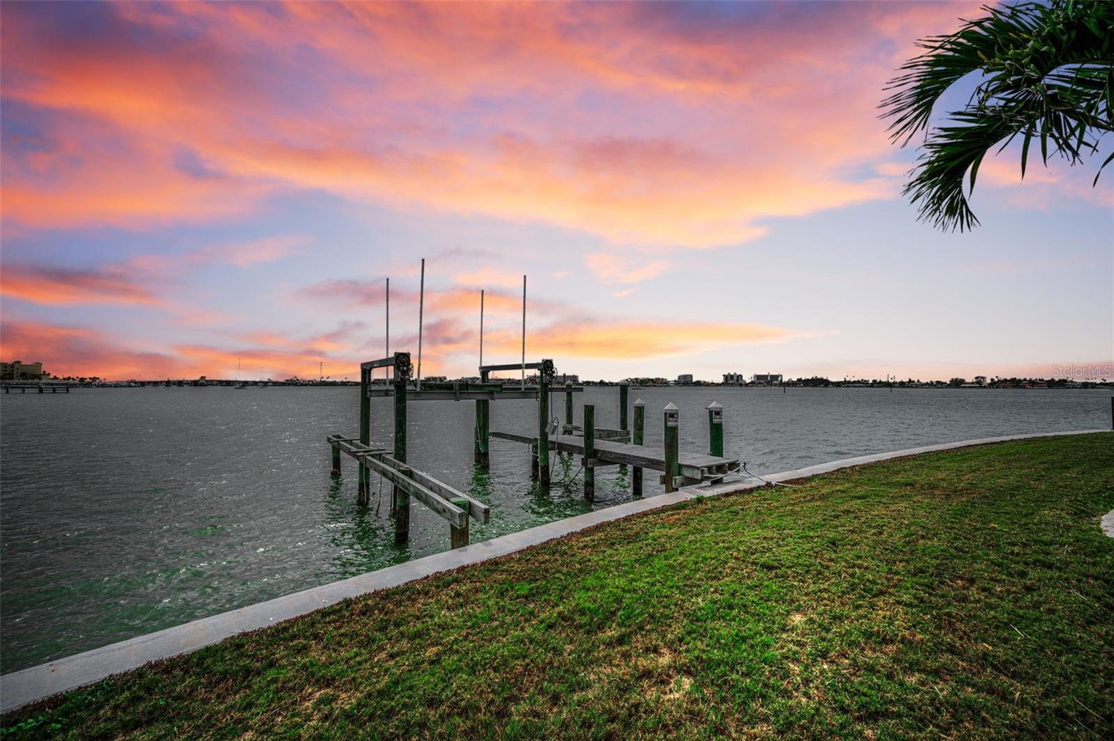 Listing photo id 51 for 11566 47th Avenue N