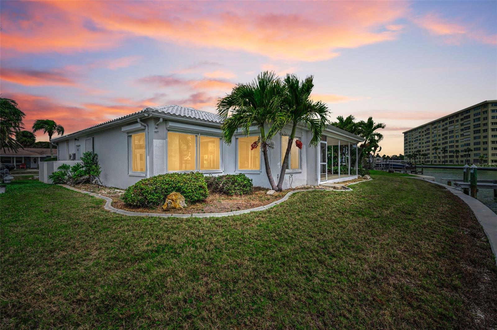 Listing photo id 4 for 11566 47th Avenue N