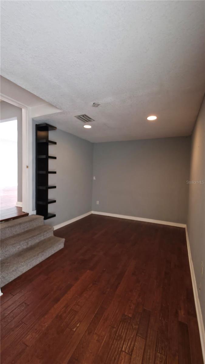 Image 11 of 32 For 936 Shadowlawn Avenue