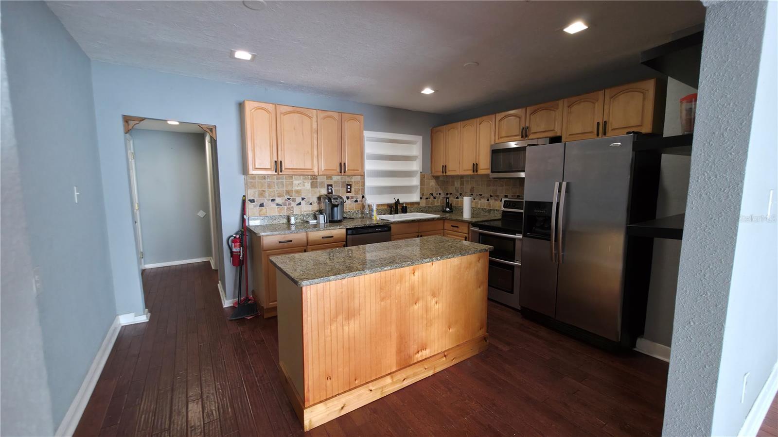 Image 7 of 32 For 936 Shadowlawn Avenue