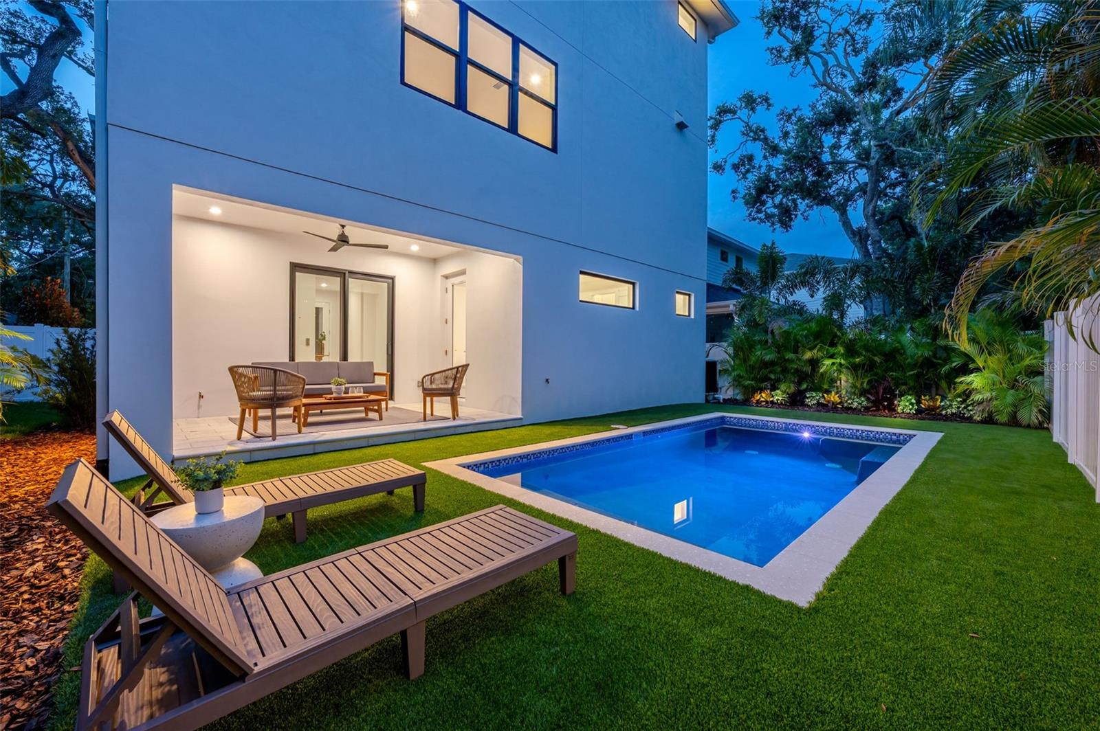 Image 2 of 73 For 3228 Oakellar Avenue