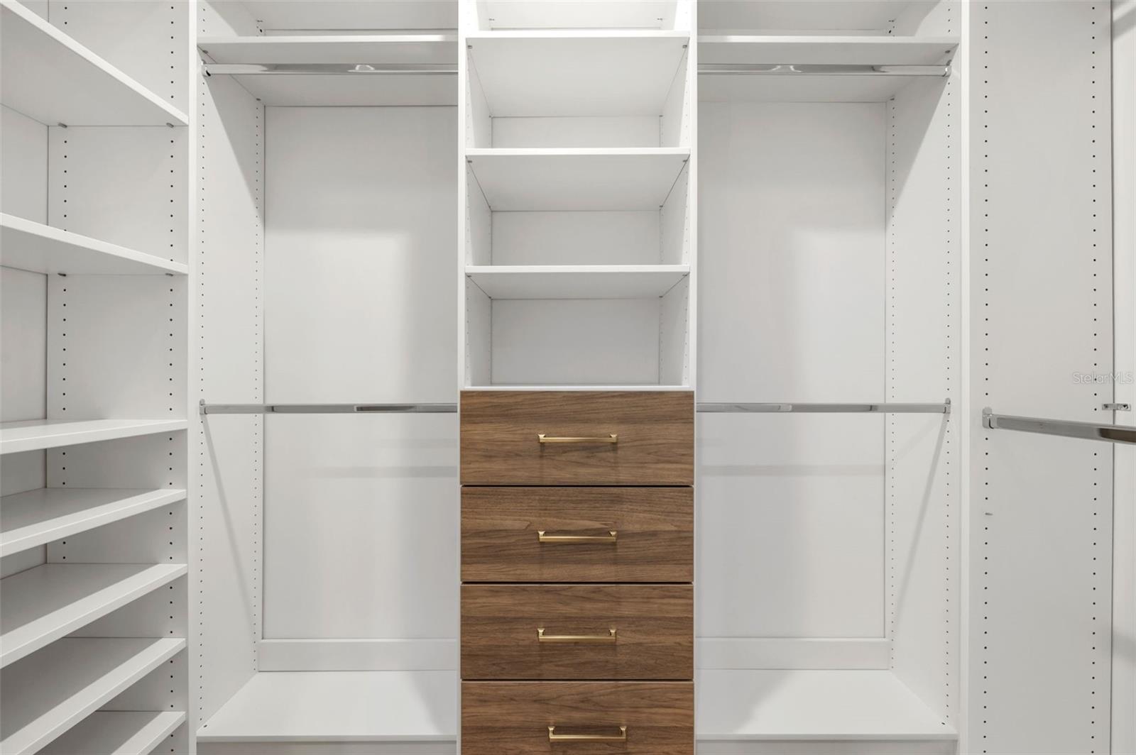 Image 32 of 73 For 3228 Oakellar Avenue