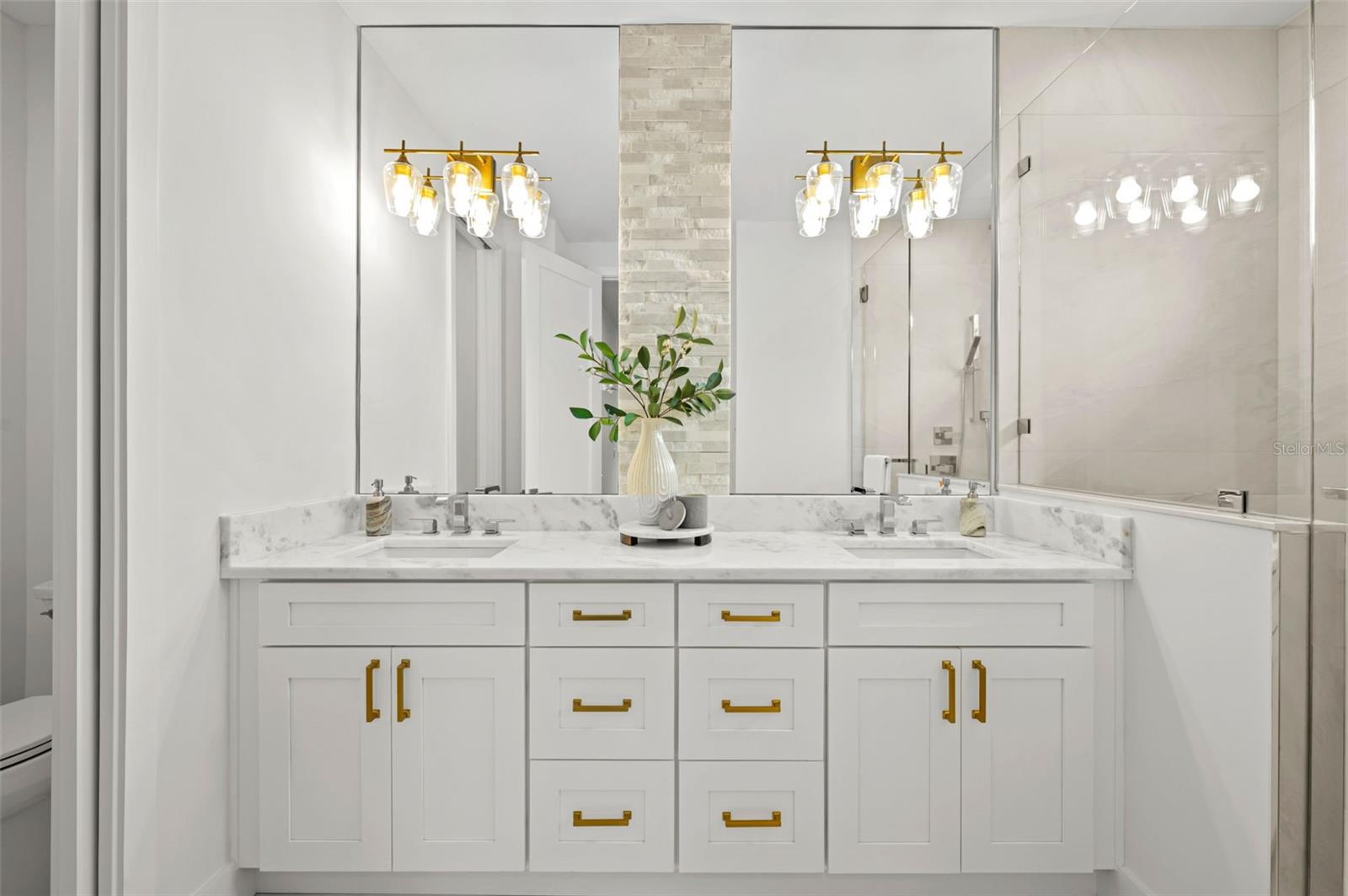 Image 33 of 73 For 3228 Oakellar Avenue