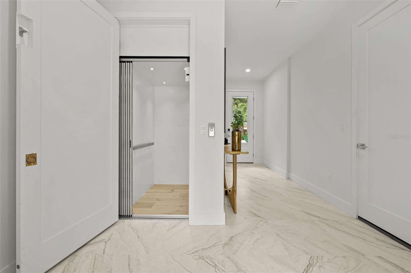 Image 4 of 73 For 3228 Oakellar Avenue