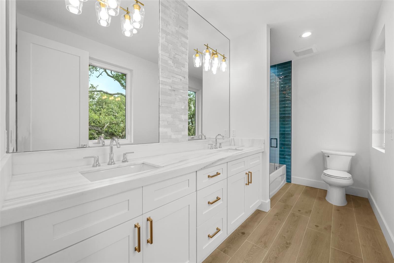 Image 41 of 73 For 3228 Oakellar Avenue