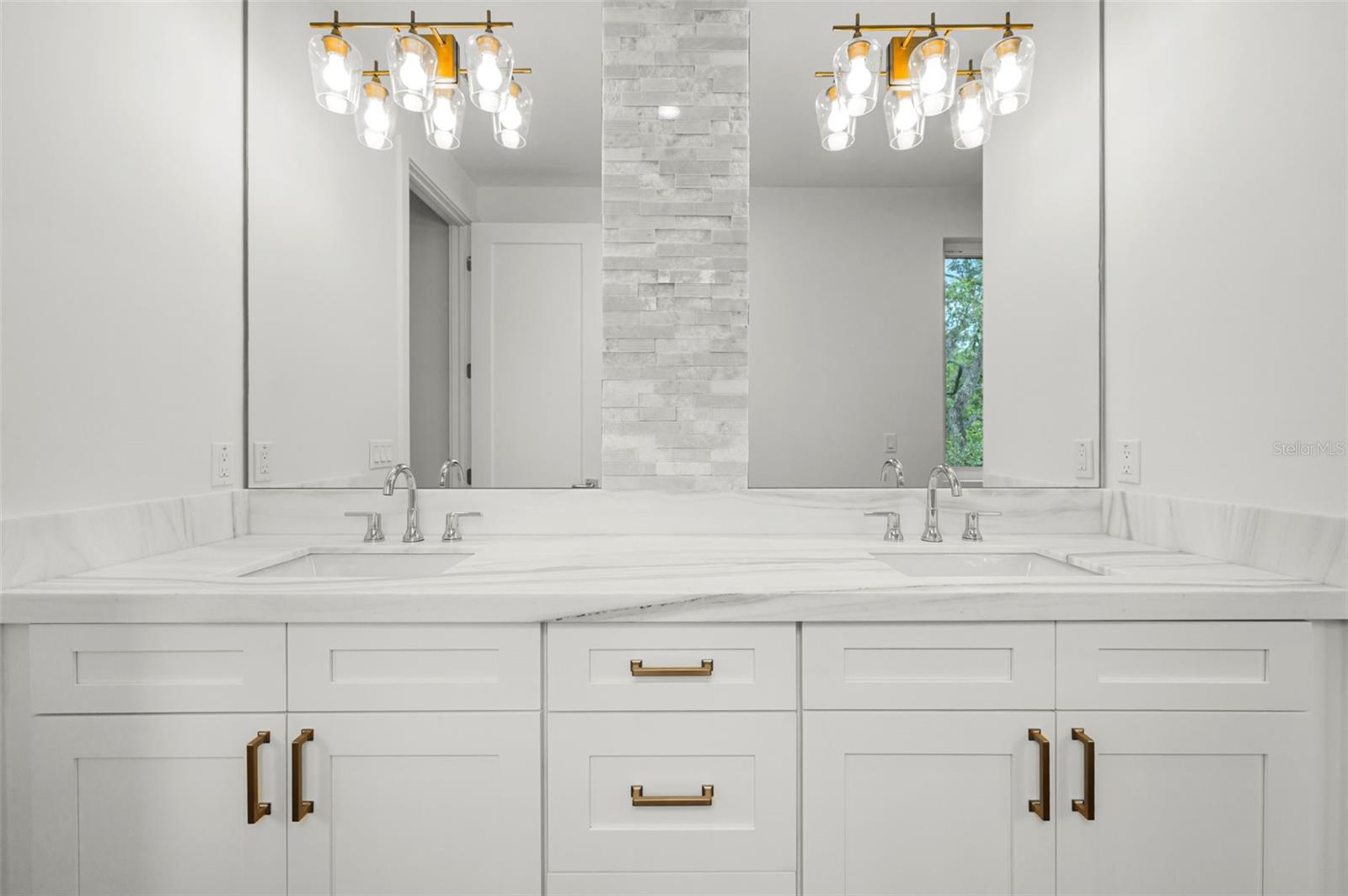 Image 42 of 73 For 3228 Oakellar Avenue