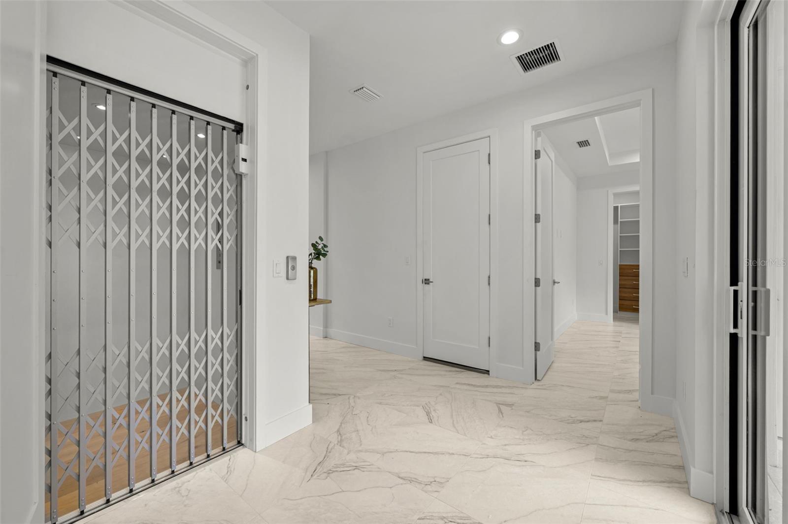 Image 5 of 73 For 3228 Oakellar Avenue