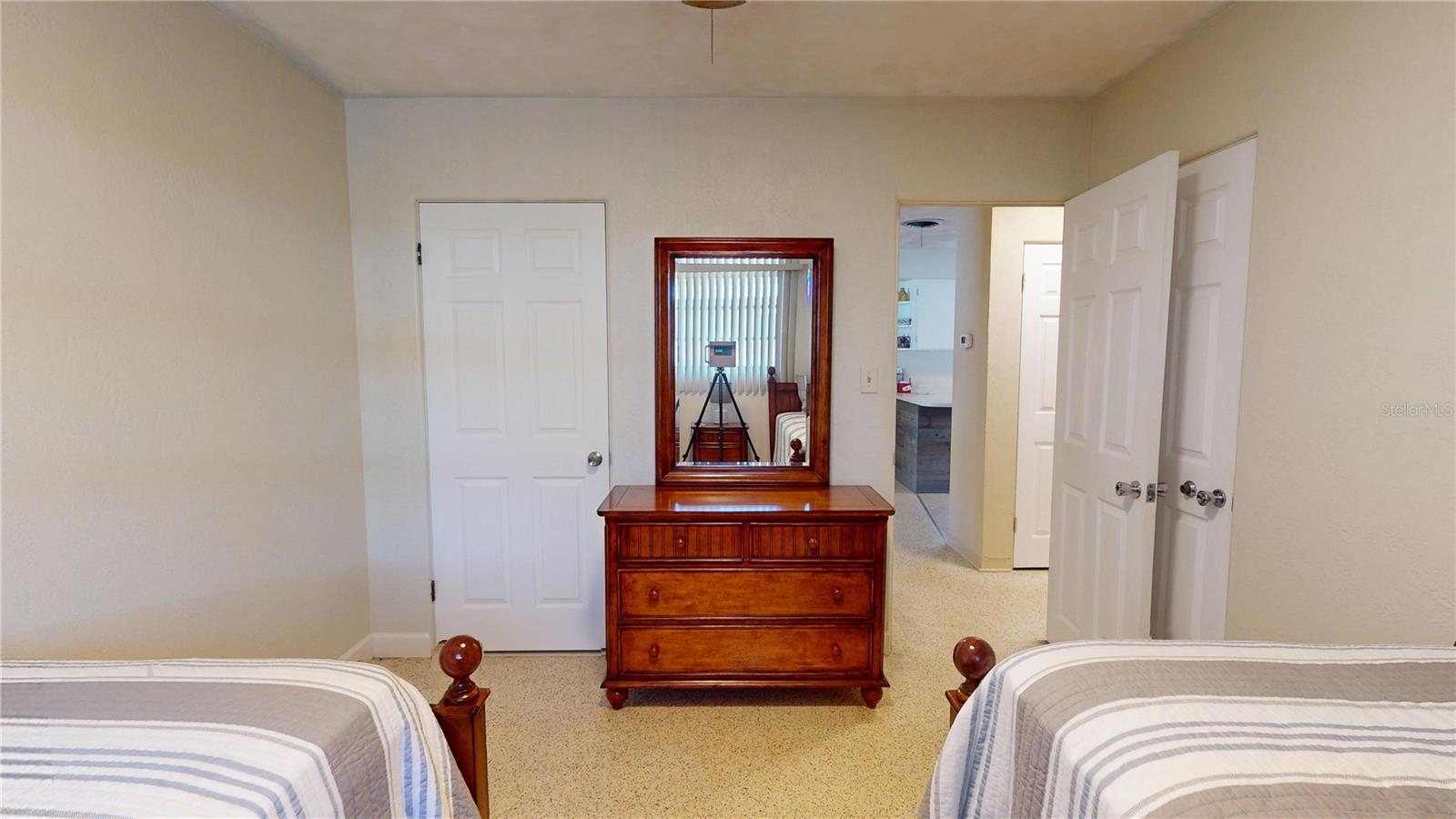 Image 15 of 53 For 1950 Golfview Boulevard