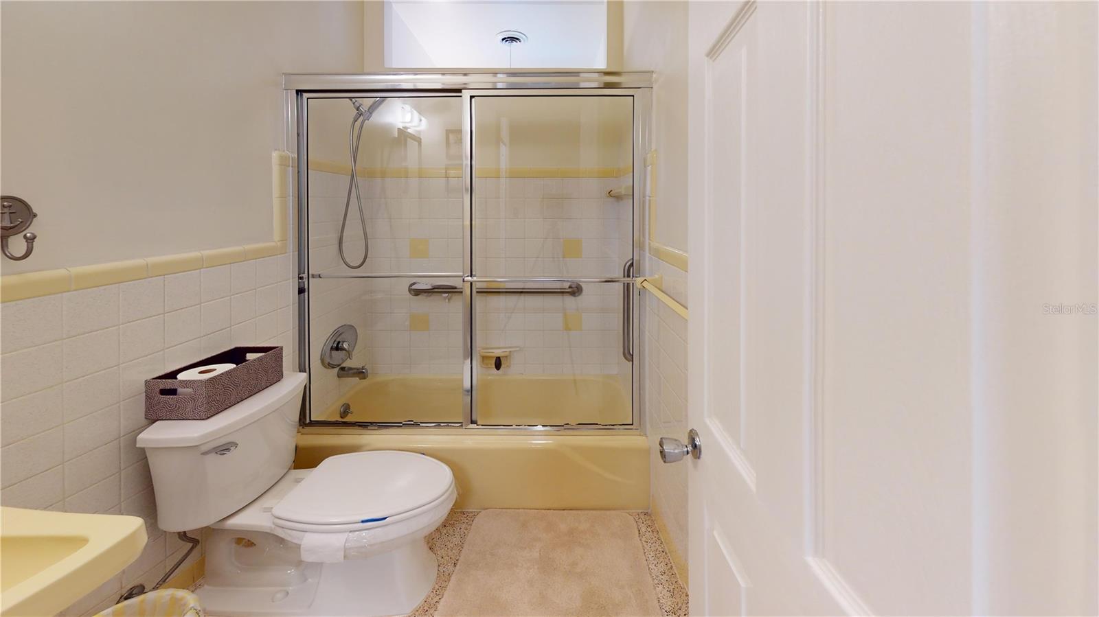 Image 22 of 53 For 1950 Golfview Boulevard