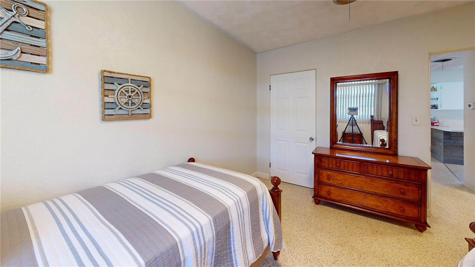 Image 24 of 53 For 1950 Golfview Boulevard