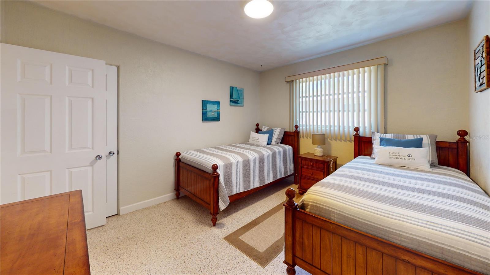 Image 25 of 53 For 1950 Golfview Boulevard