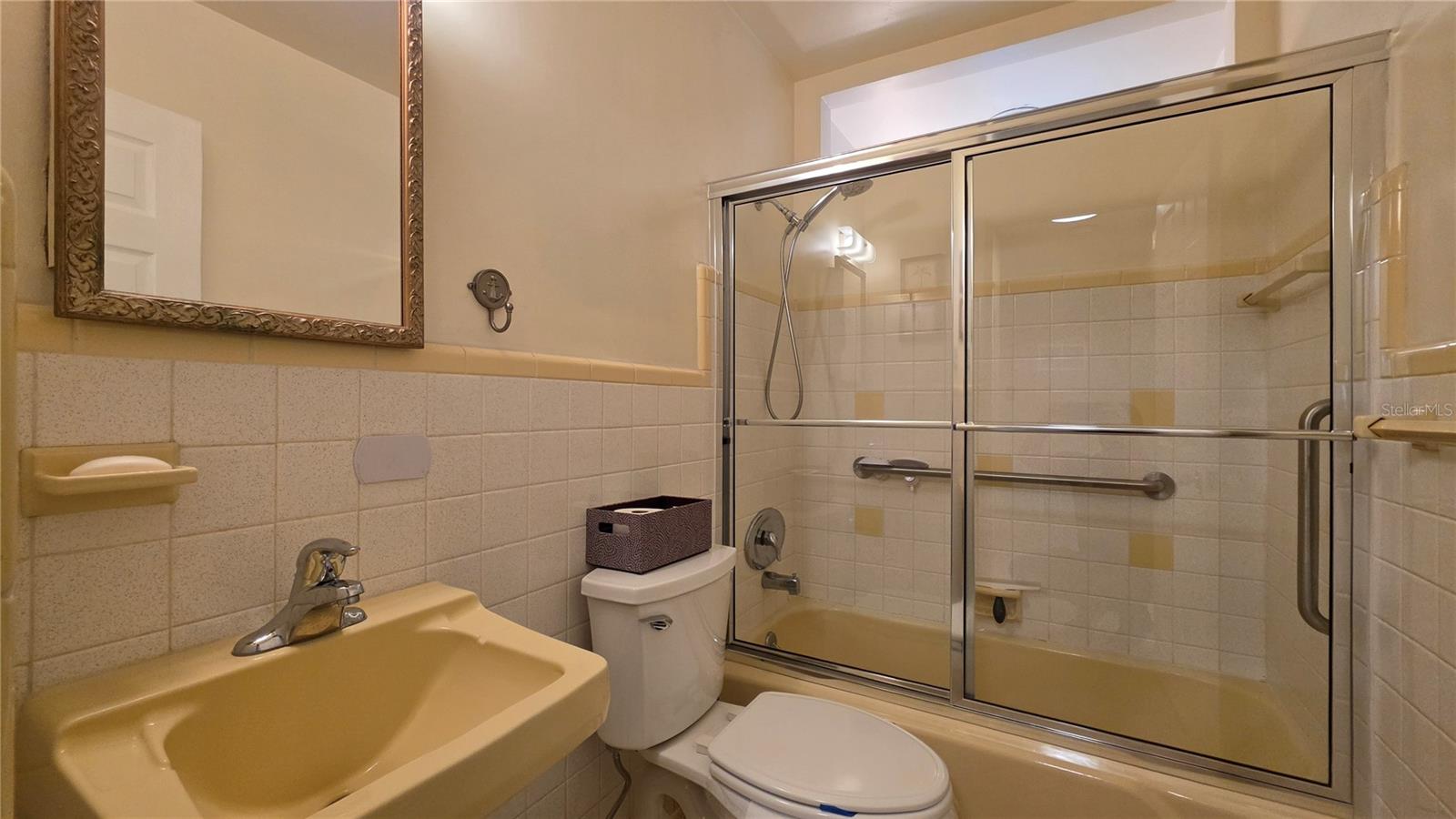 Image 34 of 53 For 1950 Golfview Boulevard